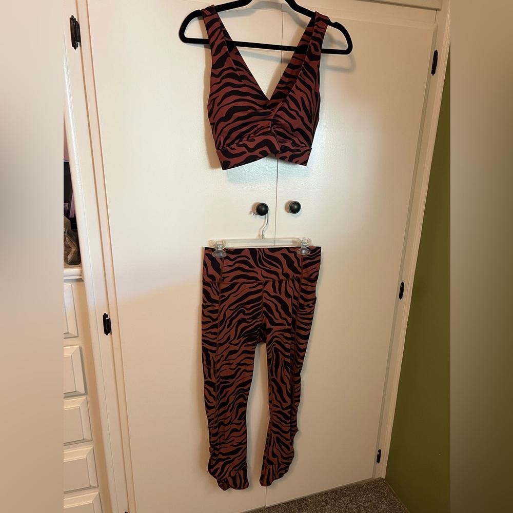 FABLETICS Tiger Striped Workout Set Size Medium